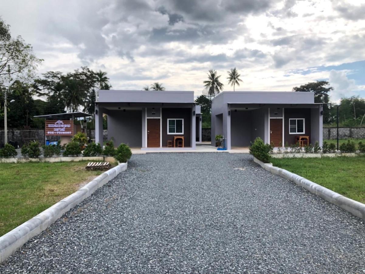 แหลมงอบเฮาส์ Laemngob House Villa Exterior photo